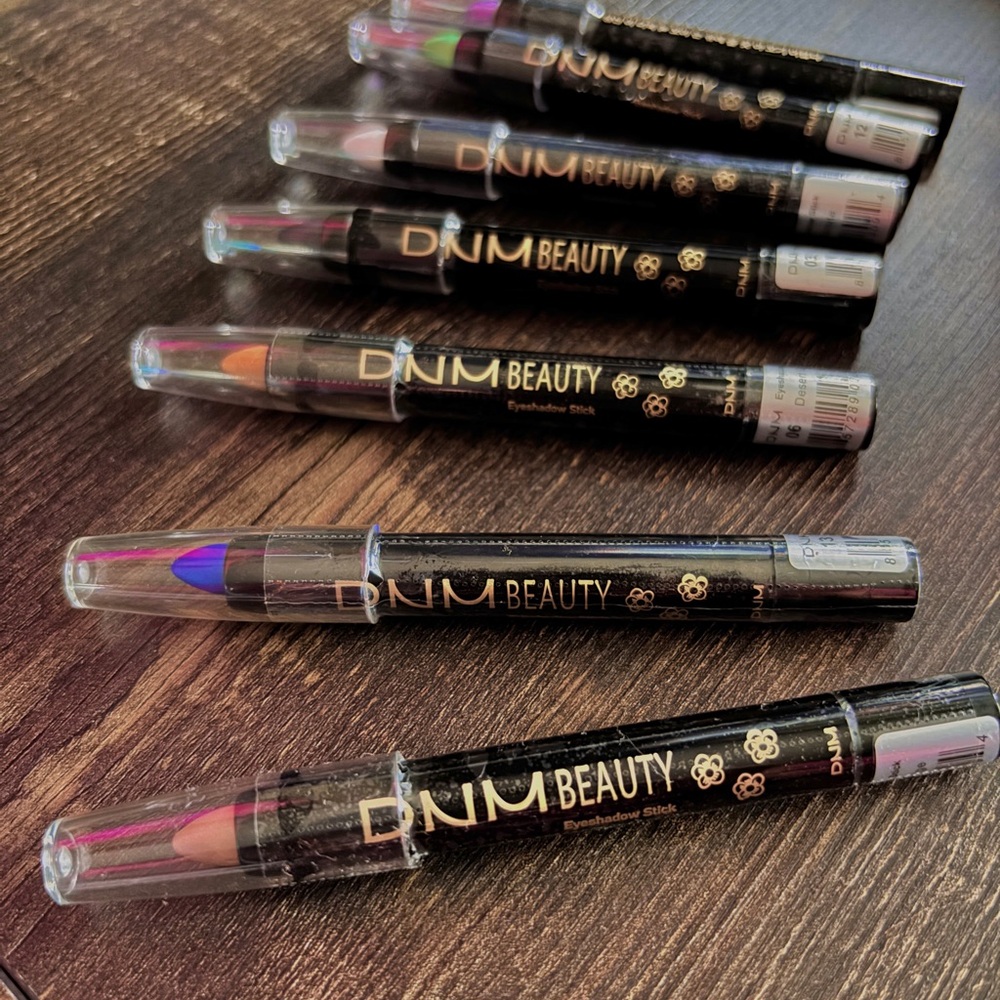 Eyeliner Stick Set - Black, Purple, Gold, Pearl White, Blue, Green, Mocha Beige - Picture 2 of 5